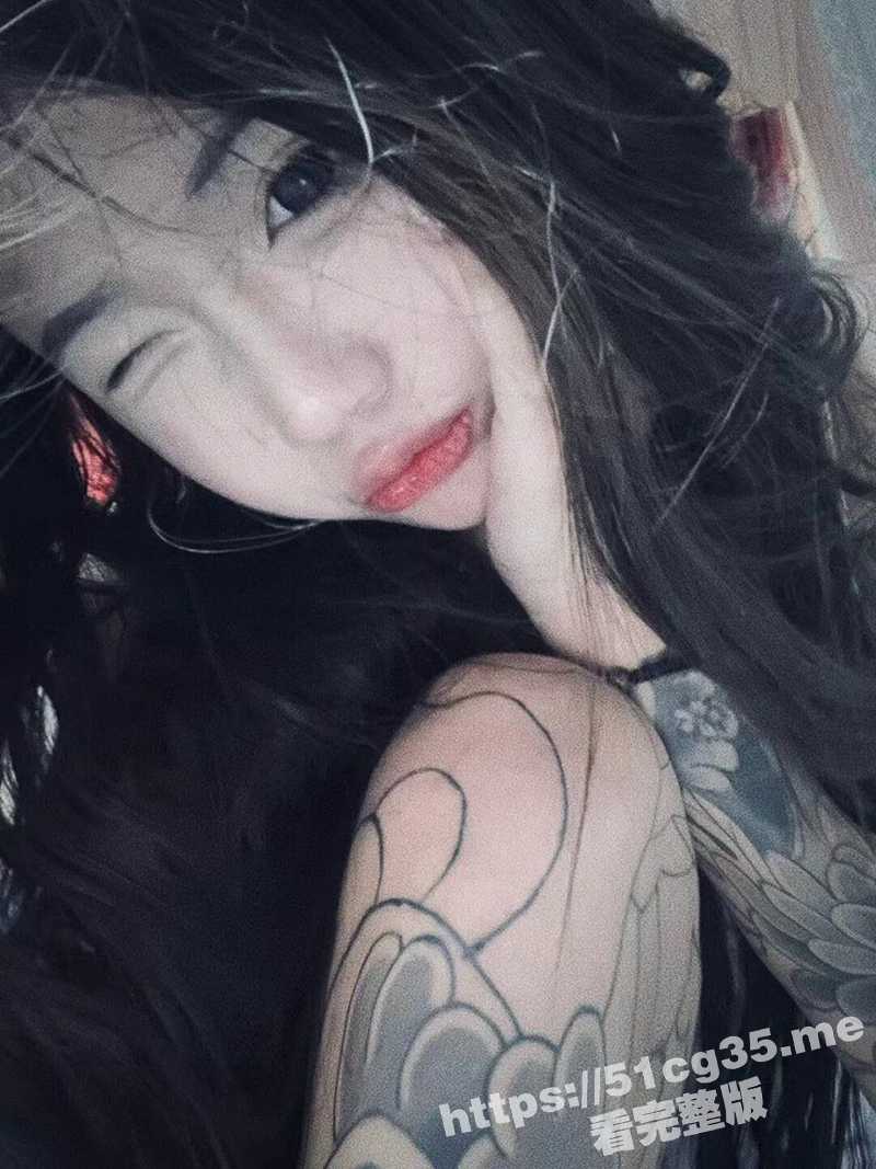 极品巨乳纹身网红美女 金主爸爸定制自拍揉奶扣逼视频流出 还搬开骚穴拍摄太骚了