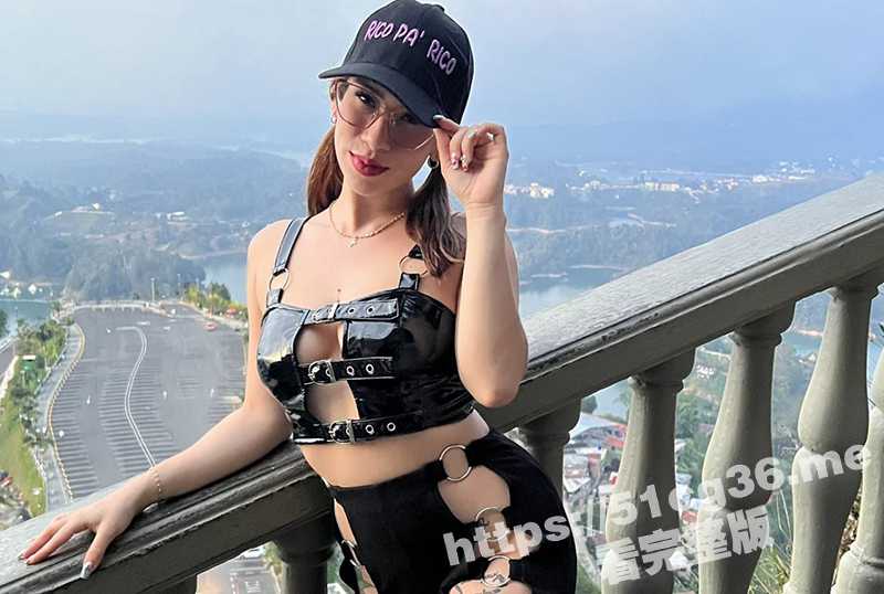 推特专玩年轻清纯极品女大大学生的刺青帅小伙 网约美术学院的黄发嫩妹换上开档黑丝被各种玩弄