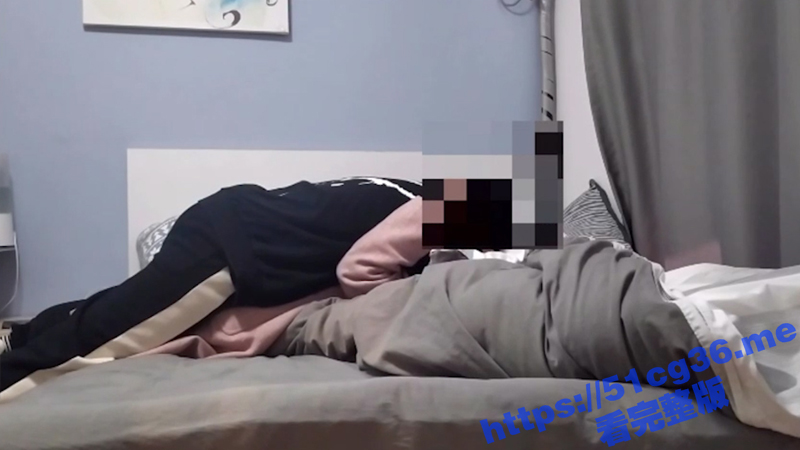 强推酒吧认识的清纯漂亮大学生 还假装处女 女主说不行一会儿你床单都是血 最后大叫裤子都还没脱你就要干