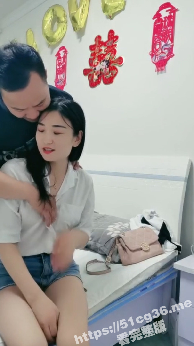 真实现场 新婚高颜值人妻少妇被大哥套路 从害羞到放荡 反差到极致 大哥的老婆在一旁进行录像
