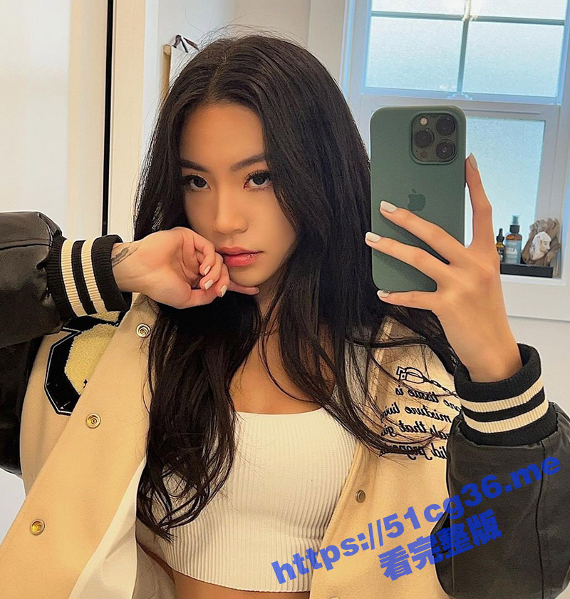 加拿大温哥华华裔博主 Jessica Liu 与男友做爱视频曝光 搞艺术的她 背后还纹了条龙