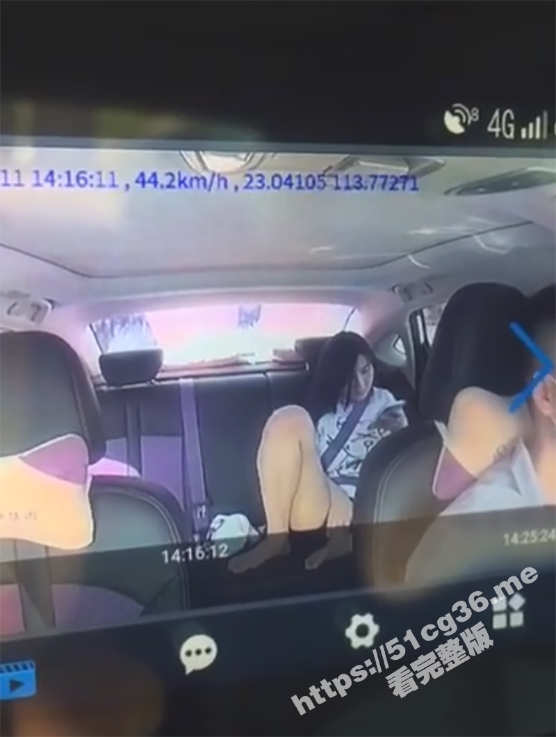 性瘾少女坐车也要自慰 大哥在车上就觉得不对 一看行车记录仪 少女在后座一边看片一边自慰