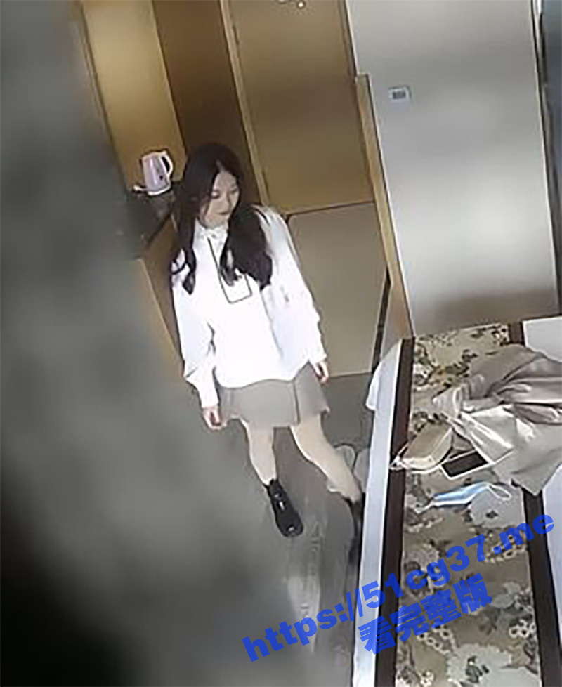 女网红约炮榜一大哥 肤白貌美酥胸大长腿 全程对话很有意思 很黄很暴力还很油腻