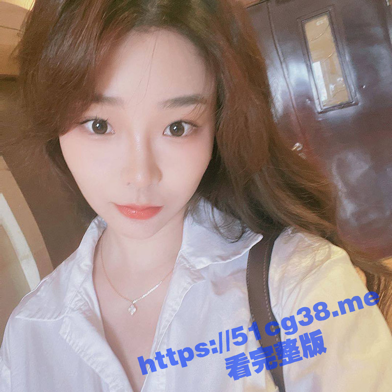 北京极品身材反差婊 薛佳嘉 和金主大神约炮 细腰蜜桃臀 跪在凳子上掰开等你插