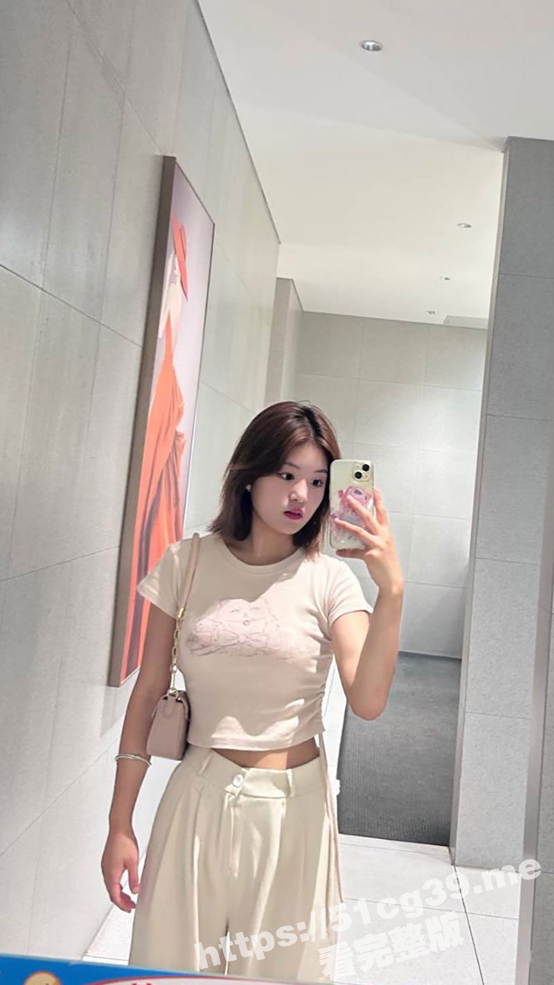 探探上聊的巨乳反差婊 网调20岁黑逼母狗 照片十分漂亮 视频时好像换了个人 美颜实在是太可怕了