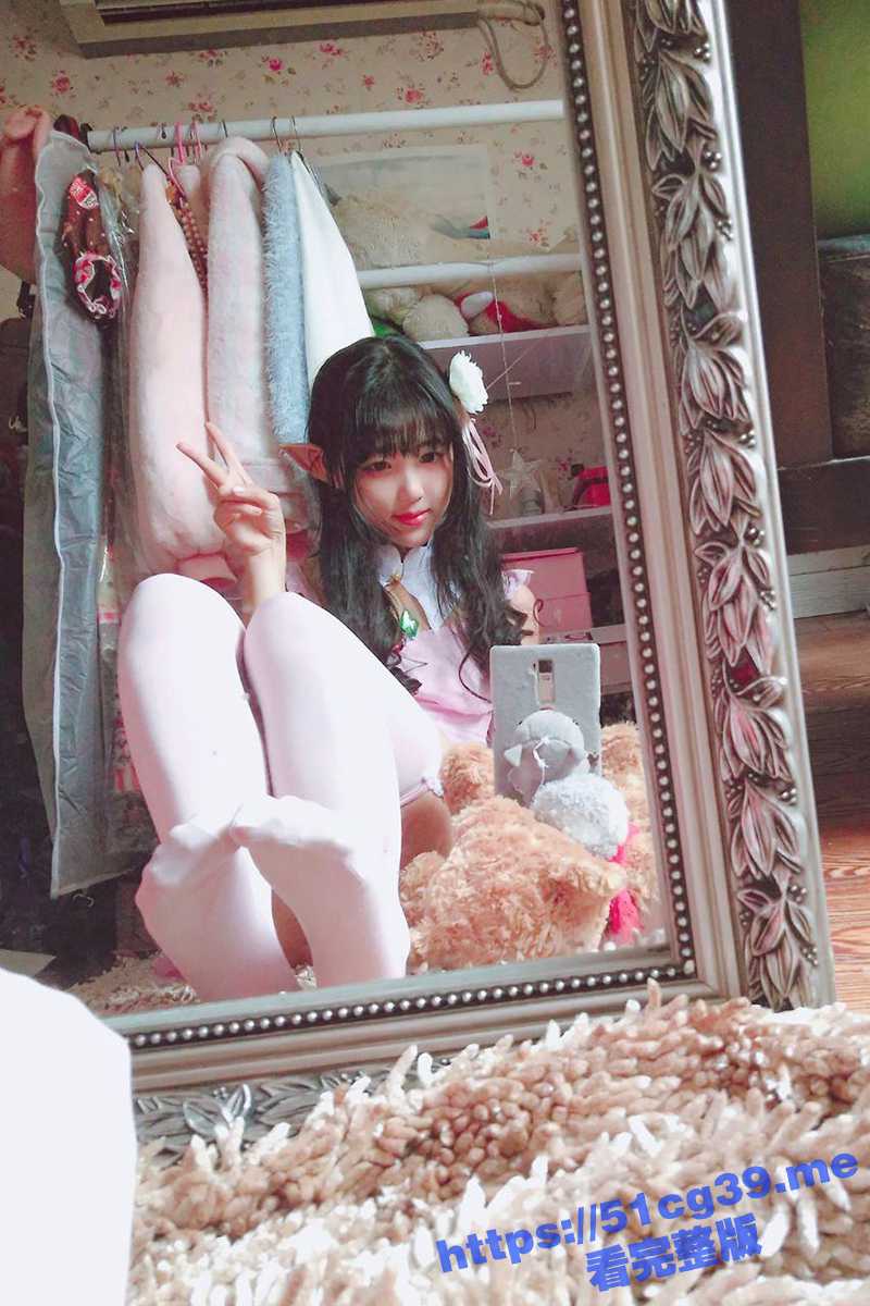 微博极品白嫩萝莉 啪喵少女 大哥定制无码露脸萌系女神JK装 和COS艾米利亚自拍流出