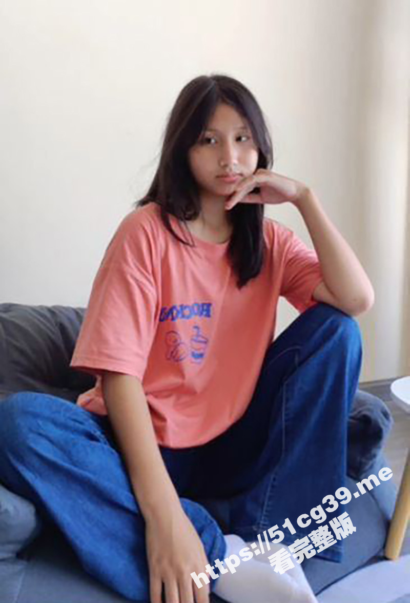 广州18岁小母狗 张玉纳 身材纤细高挑肤白胸大 喜爱刮毛 无毛白虎嫩穴粉嫩无比