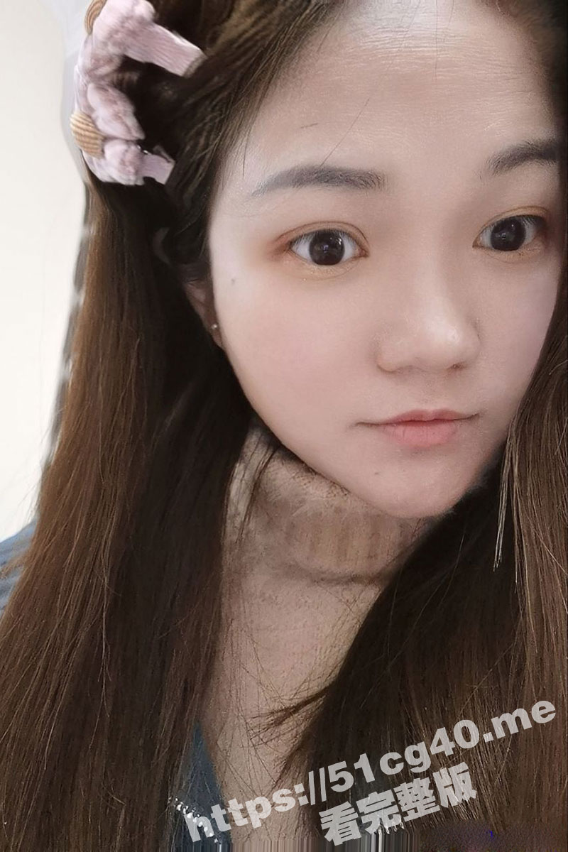 四川地方幼儿园 清纯幼师 有个绿帽癖老公 穿着包臀裙加黑丝 被网约的单男疯狂插入