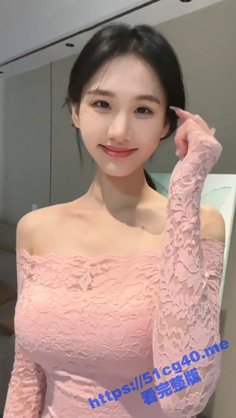 抖音裴南玮 男友是个绿帽奴 女神身穿黑丝与粉丝大哥玩多P 彻底沦为大哥的母狗