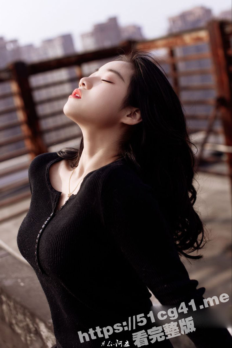 重磅模特私拍泄密！摄影大师 ALi 风情万种的反差女神 拍完人体私房裸照后 掏出鸡巴爽一下！