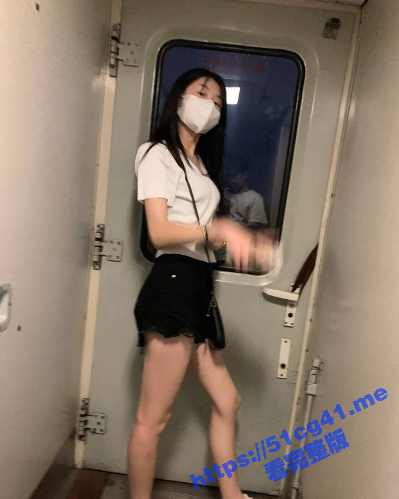 极品身材反差妹 被前男友曝光做爱口交视频 最喜欢男上位插嘴 享受那种被强制的感觉