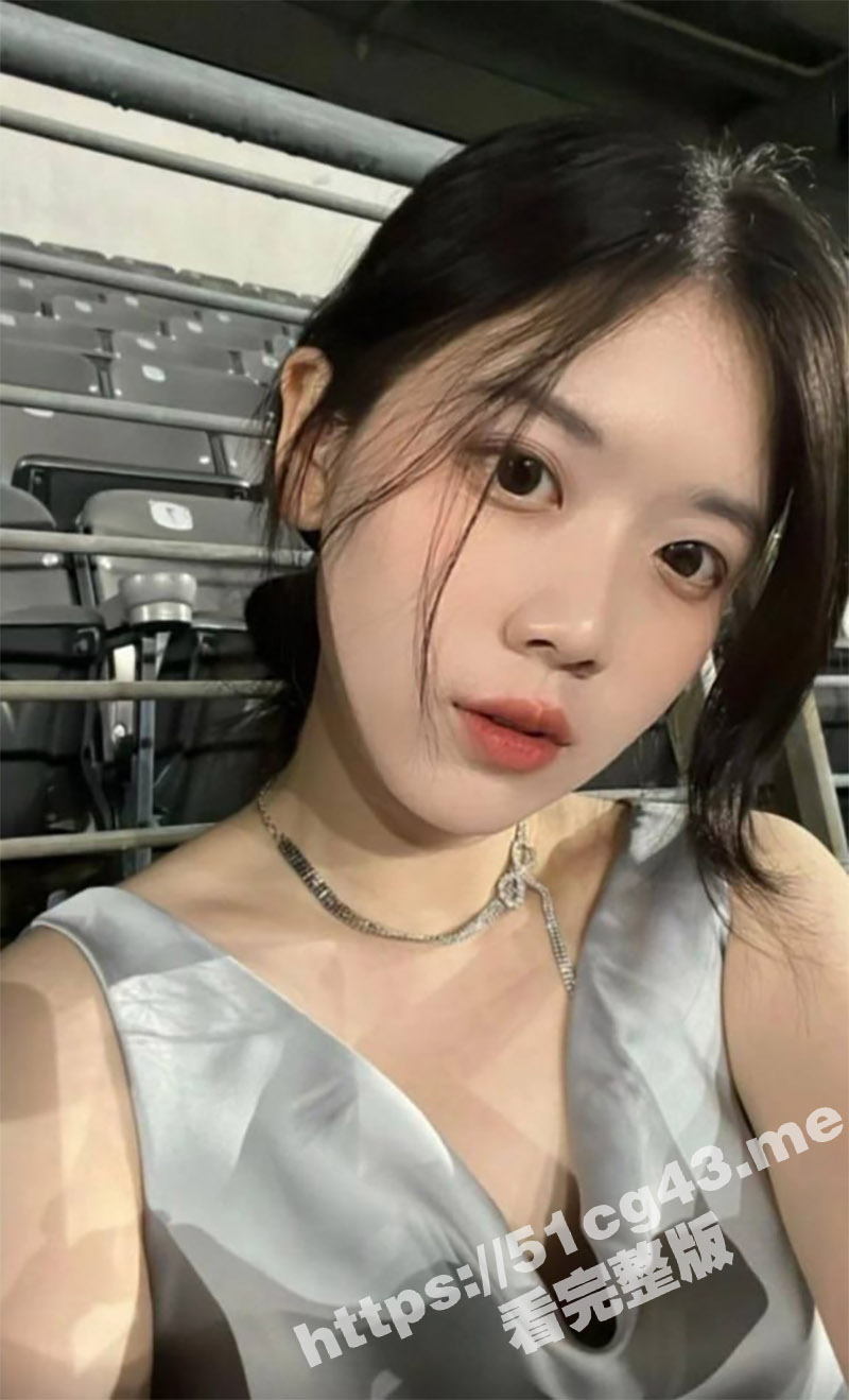 重庆西南大学校花 王星美 给富二代口交视频 真是人前女神人后母狗 男子跟朋友炫耀视频流出
