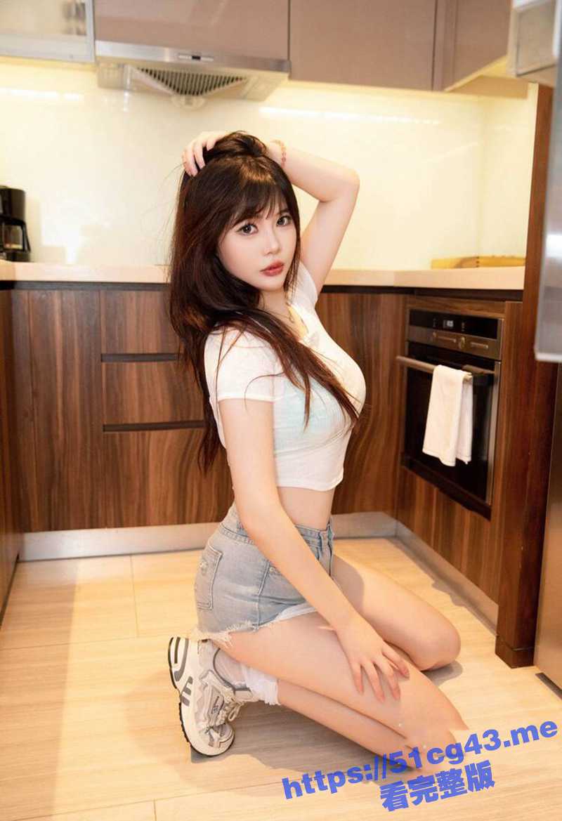一变态男子跟随多名情侣去情趣酒店在房间门口真实偷拍偷录情侣做爱叫床