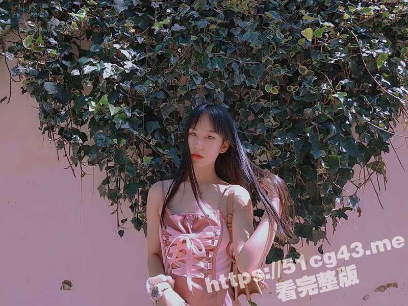 长相很清秀的极品风骚性感美女 化妆师 背着男友私拍诱惑力十足的全裸视频发给自己的男闺蜜