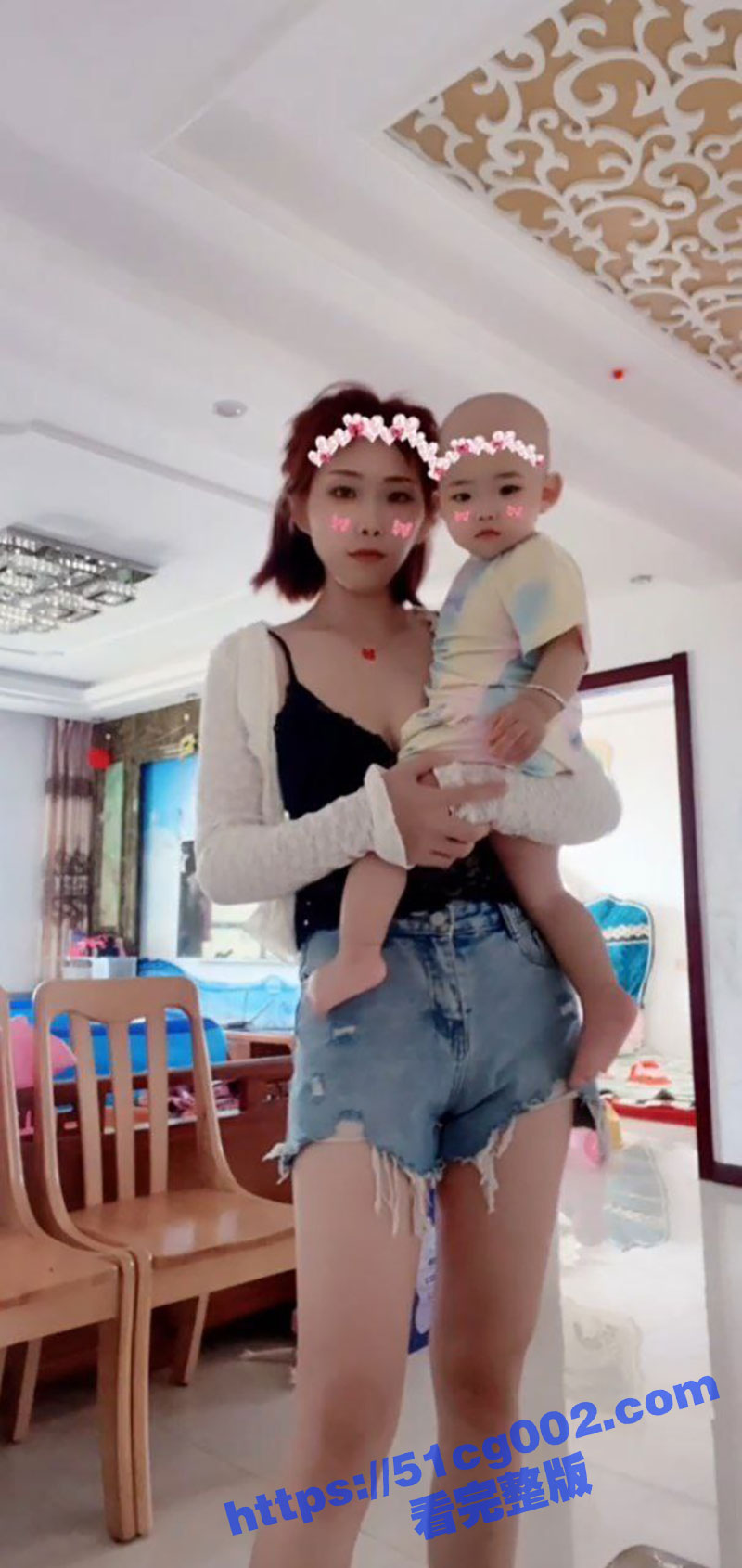 潮汕已婚人妻反差婊 给网友跳裸舞加吃鸡潮喷 被老公看到手机偷情视频 反手曝光这母狗！