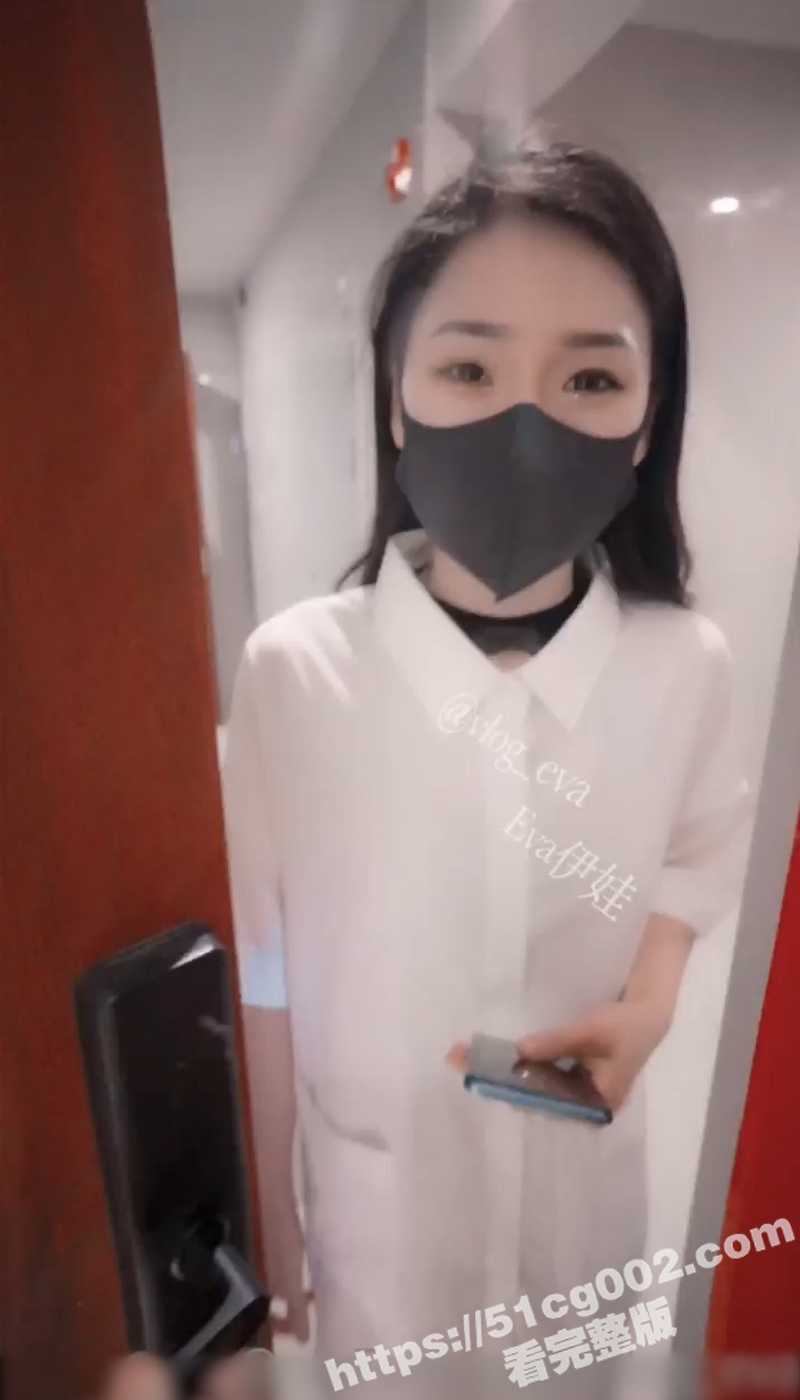 OnlyFans网红 伊娃eva 演绎上邻居家蹭网结果被操 超嫩小穴无套插入！