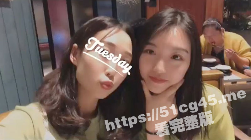 反差婊学生妹 闵闵 被包养的金主爸爸将自拍小视频外流！粉嫩鲍鱼被假鸡巴操出大量白浆！