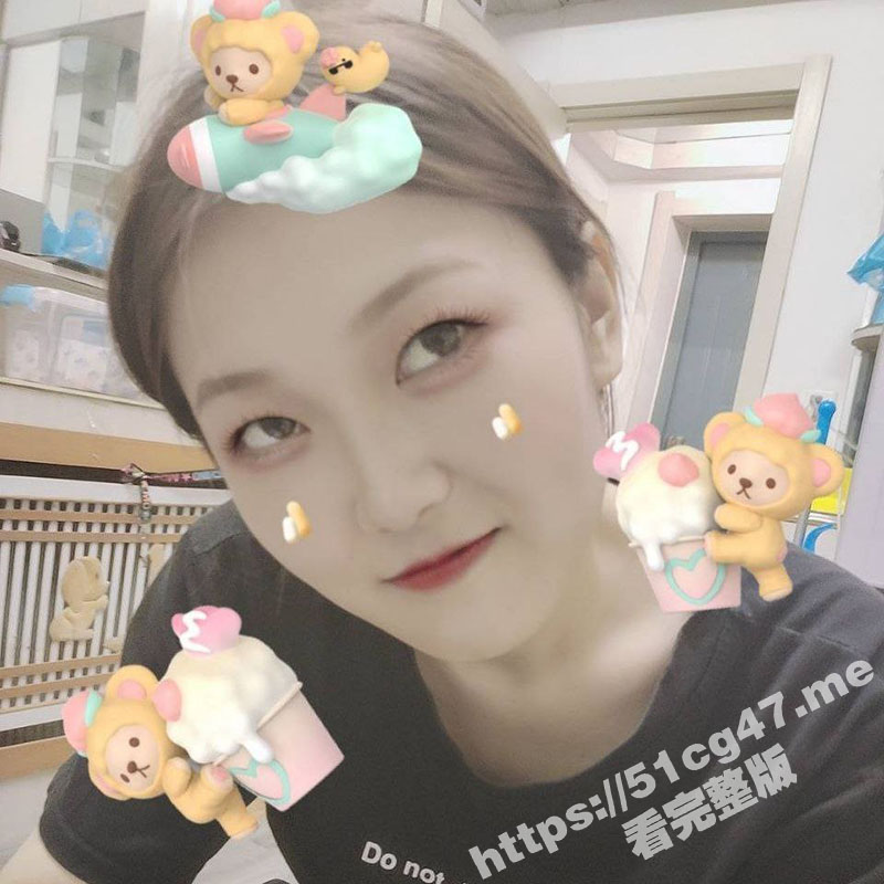 性感邻居骚妻爱网聊 极品反差婊私下来我家做爱 各类情趣内衣展示身材 谁的骚妻来认领一下