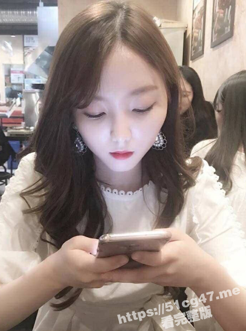 广西反差小护士 刘佳 淫荡少妇上班脱衣露出 趁休息的时候先自慰出水水给瓜友看！
