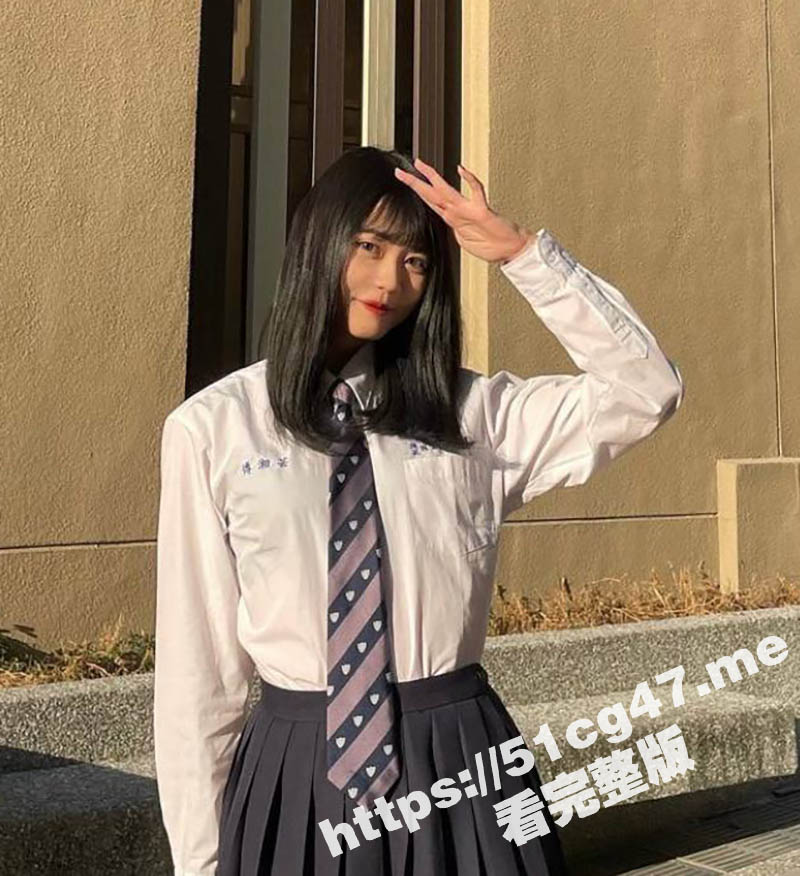 高颜值极品身材人妻平面模特 私下里是个有性瘾的骚母狗 淫荡美乳被摄影师无套抽插爆裂黑丝