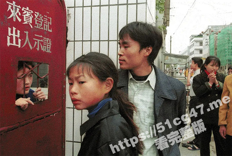 已在互联网绝版的纪录片《厚街》它揭秘了当时的东莞有多混乱 底层人民的生活多么的不堪！