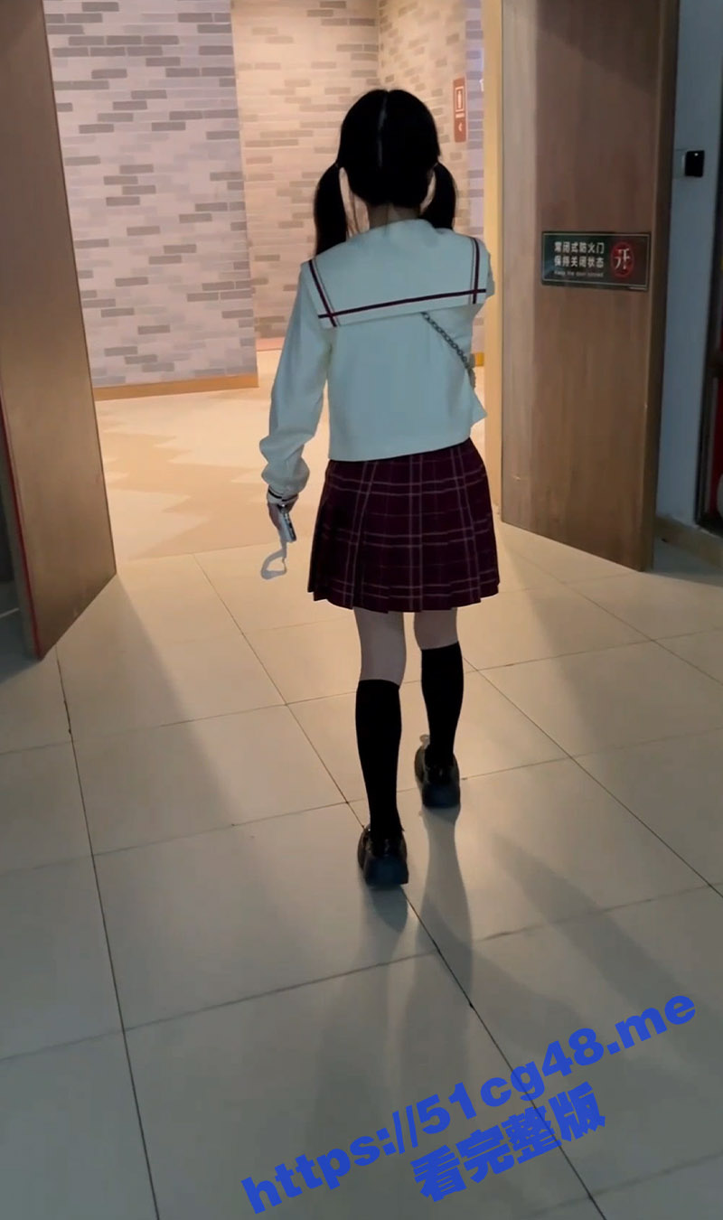江南第一深情约炮红短裙JK小熊妹 表面看着很清纯的妹子没想到在床上这么淫荡 反差极大