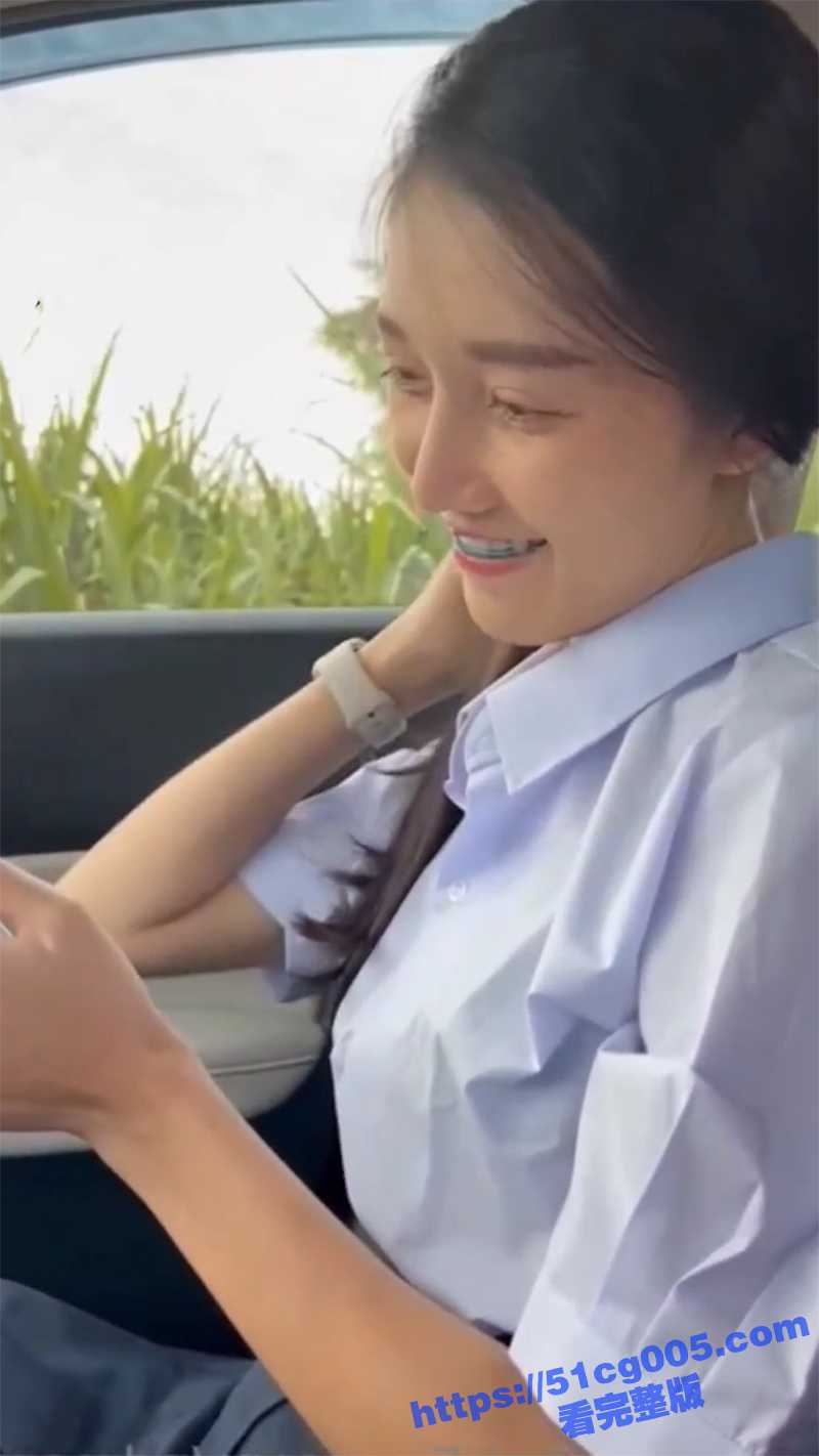 超精品福利！21岁脸红清纯女大学生 小梦 与她的男友吃鸡啪啪 一线天小穴好诱人