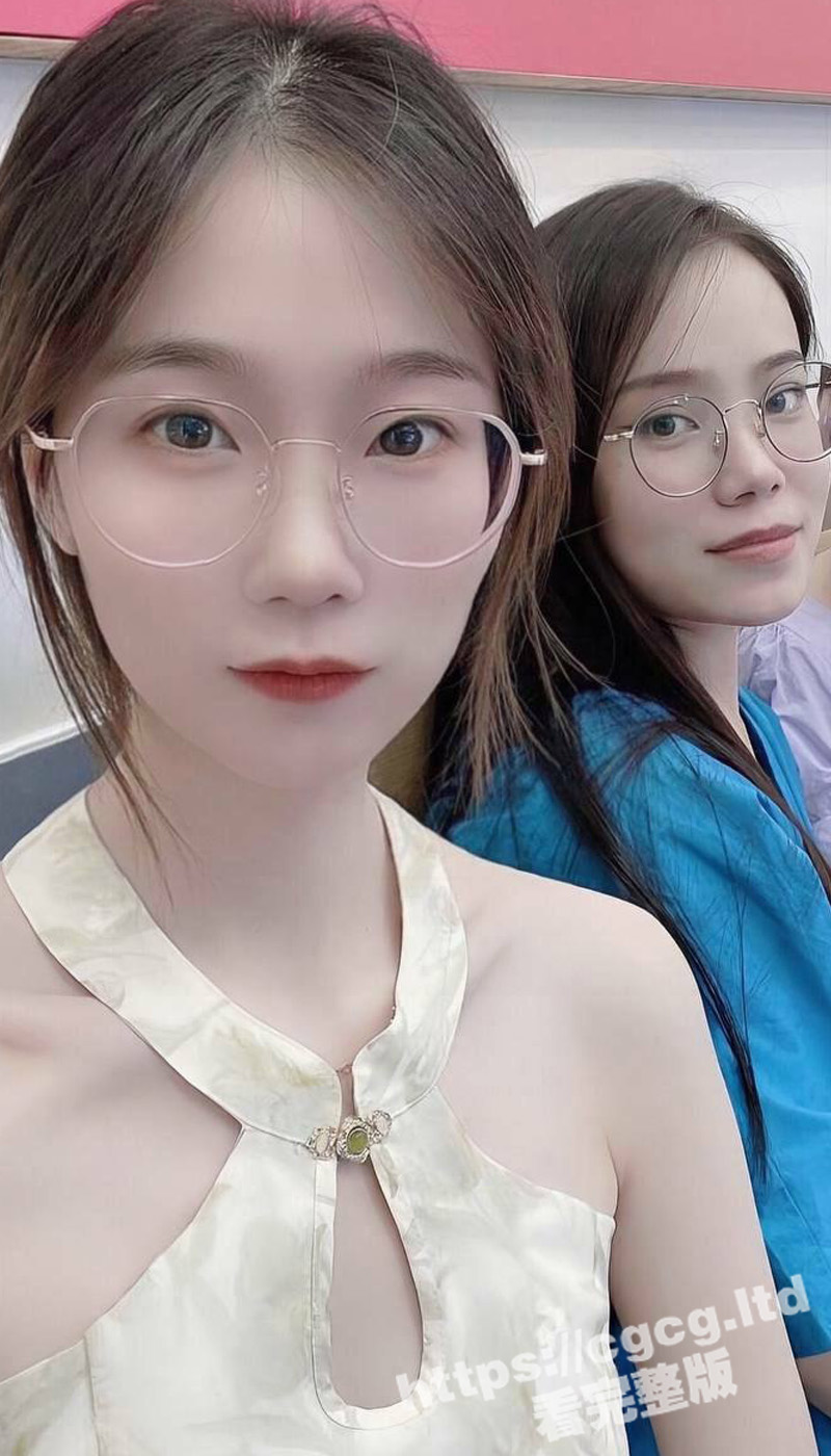 医大贫乳反差眼镜母狗 宦雅昕 读研时背着男朋友出去口交3p 被操到喷水