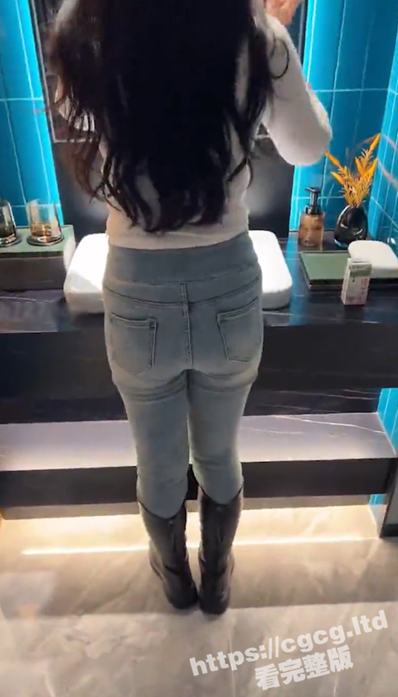 海角大神 会喷水的美女销售亲姐姐 姐姐第一次撒谎偷跑出来和我开房做爱！