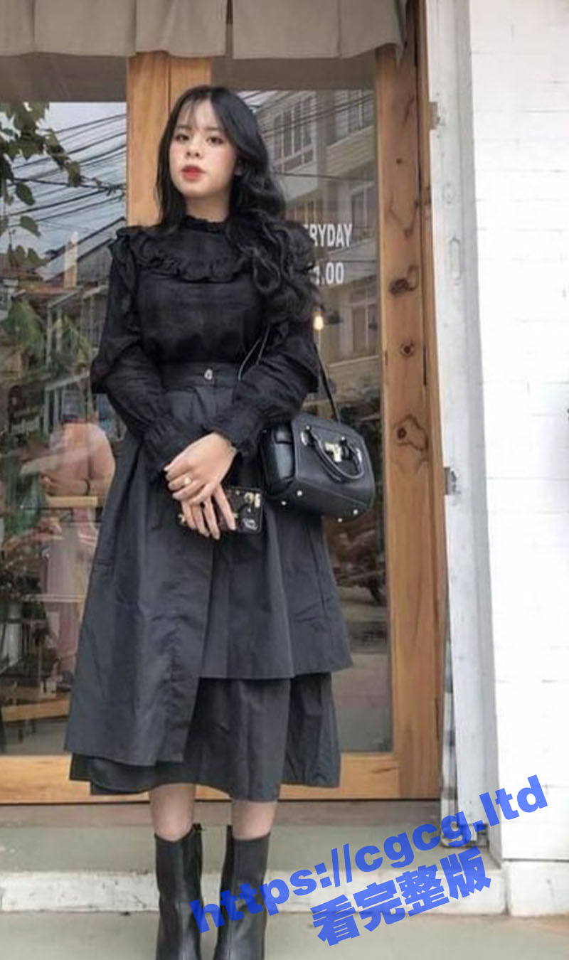 素人反差婊 何小惠 性爱视频流出 黑木耳一看就是久战沙场了 撅起大骚臀被后入猛操