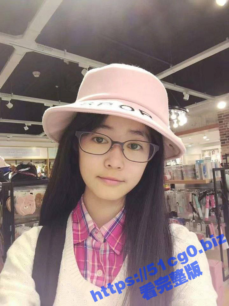 深圳某医院反差婊医生 倪楚红 喜欢吃炮友的大鸡鸡和被颜射 不爱露脸的害羞骚母狗