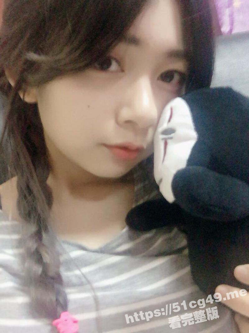 极品高颜值清纯女大学生分手后遭报复 与男友私拍露脸吃鸡无套啪啪视频被流出