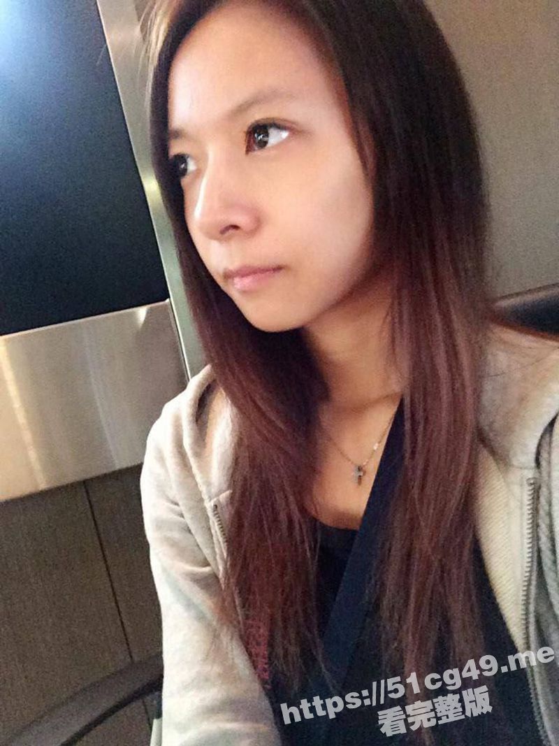 极品粉嫩的大学生女友 在全裸睡觉的时候被偷拍并无套爆操 清纯可爱粉色美乳修长美腿简直就是极品