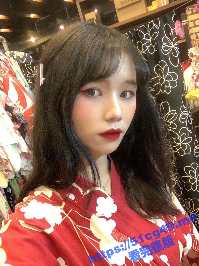 反差婊野外脱衣露出 在摄像头前掰开逼 屋子里训练母狗爬行 一边插逼一边舔