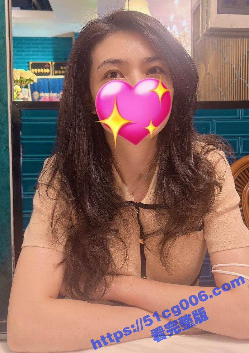 深圳夫妻暴露私拍合集 骚妻身材极品长腿翘臀 哥们真是大方 将骚妻视频发出来给大家欣赏