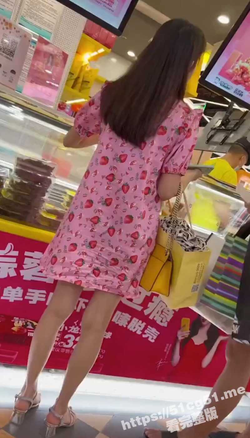 商场跟随抄底 漂亮反差少妇花纹长裙 豹纹内内 极品长腿嫩妹 齐逼JK短裙 色情丁内！