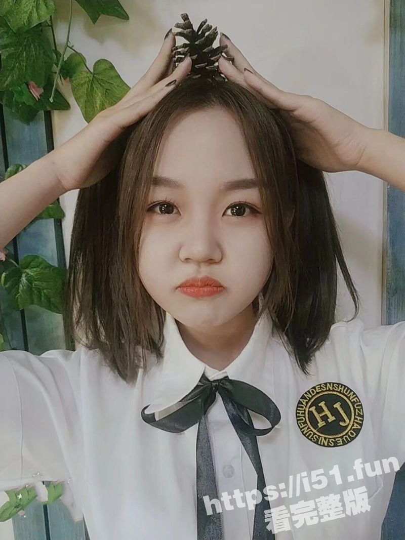 约嫂子在出租屋打炮 因大哥打电话催促回家太急不小心内射嫂子 满足了多年来的心愿
