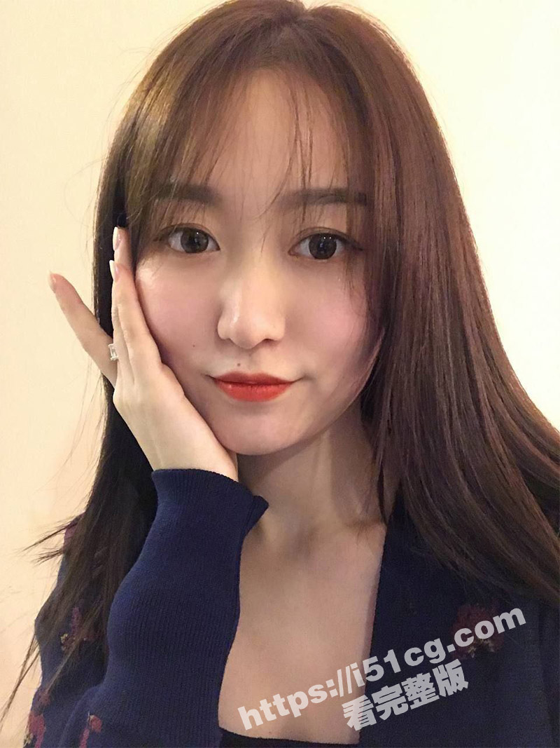 长沙化妆品柜台收银员 张慧 骚货前女友喜欢扮演女仆吃爸爸鸡巴 颜值很高身材绝对极品