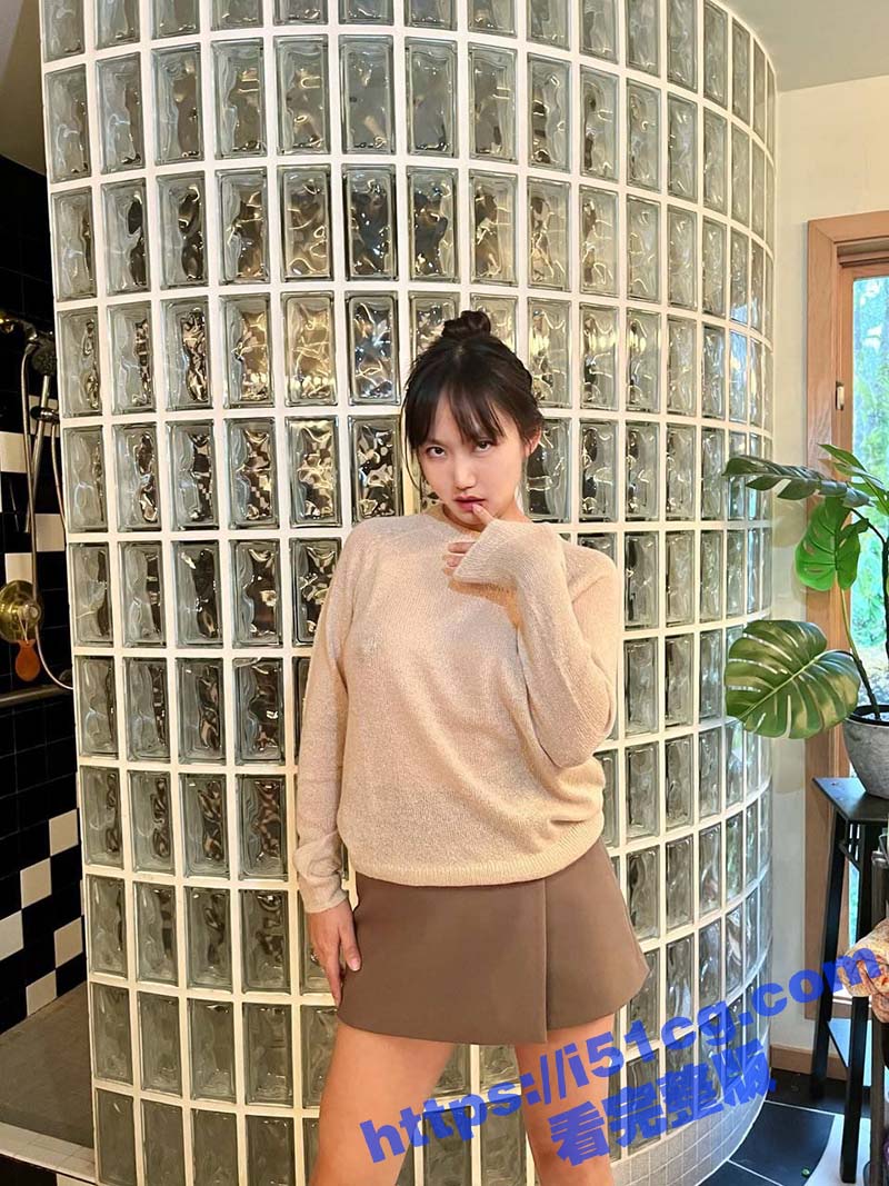 泸州大奶人妻少妇出轨 和炮友户外露出 到处展示自己的大奶 在酒店做爱视频流出
