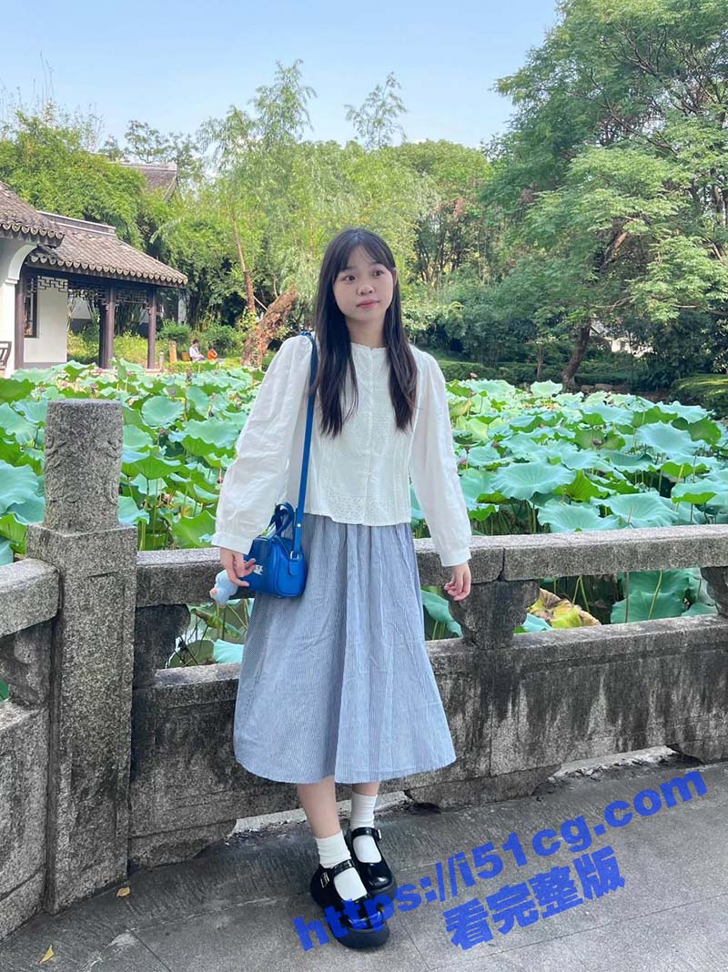 四川南充女教师 张海英 被开发成母狗 三洞已开一线天馒头逼 身材真是极品啊！