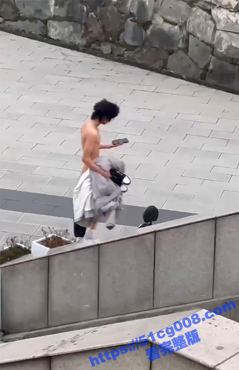 浙江科技大学男子裸体上课 疑似精神不正常 据说是恋爱受挫 被女友出轨带了绿帽子