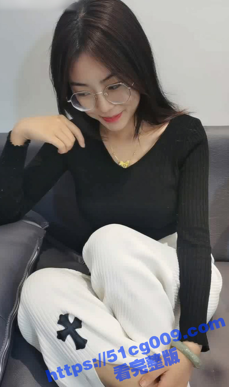 几个高颜值眼镜大学生美女组队下海黄播群P 小姐姐们排着队等着被操 一人口交一人操逼 淫叫声不绝于耳