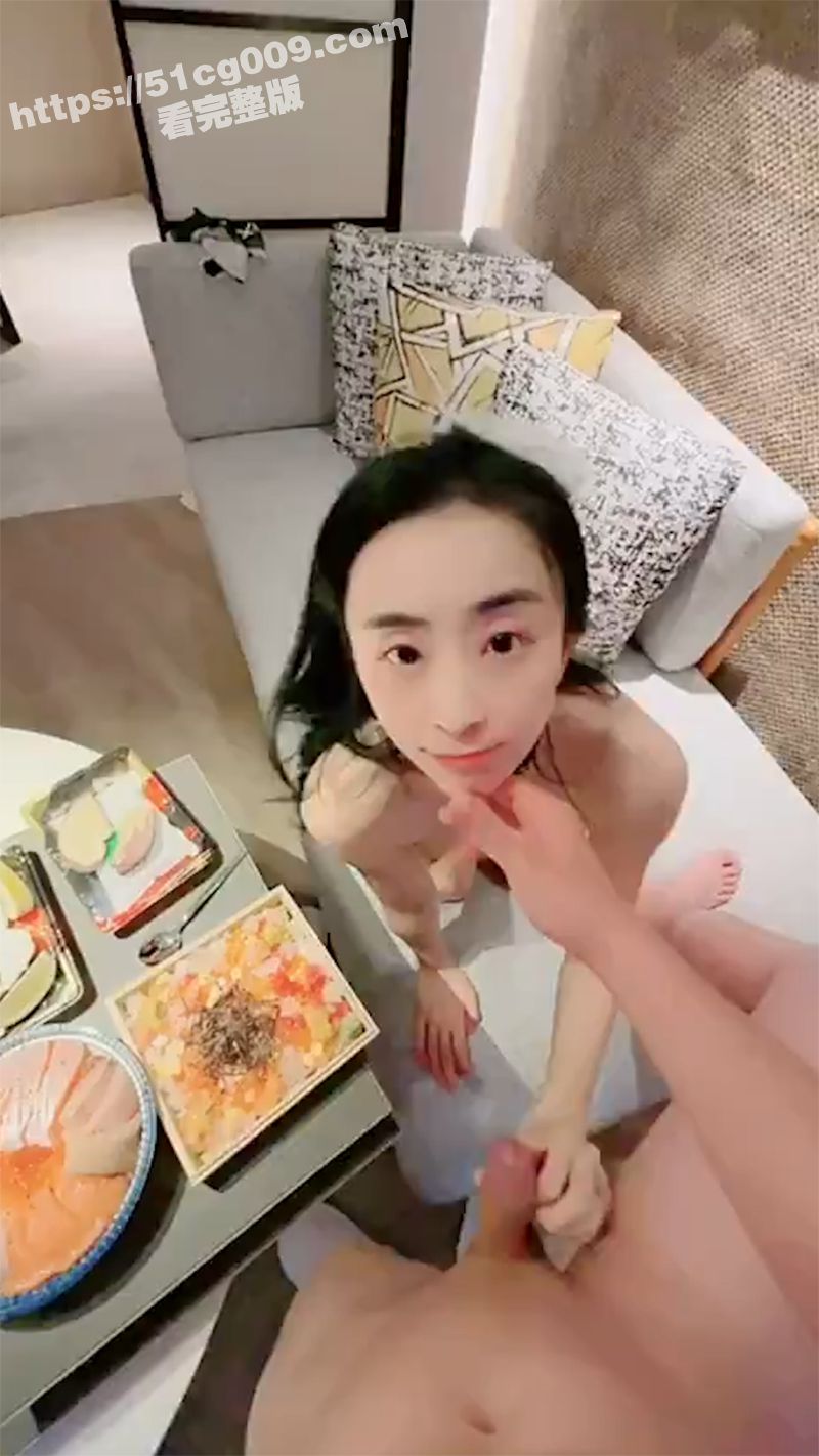风骚母狗的最爱 独门秘制精液拌饭 吃起来那叫一个津津有味