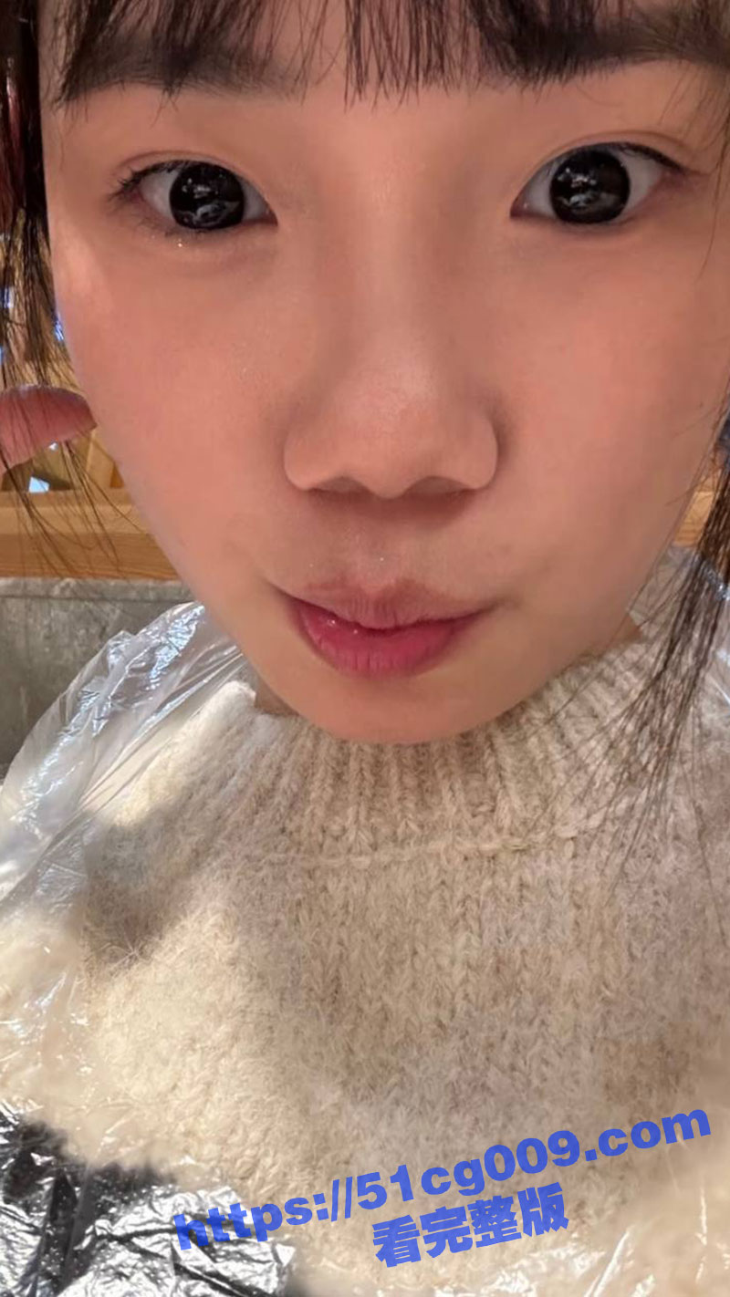 刚满18岁的00后反差邻居嫩妹 在床上非常的害羞 浑圆的屁股和紧致的小穴 太爽了！
