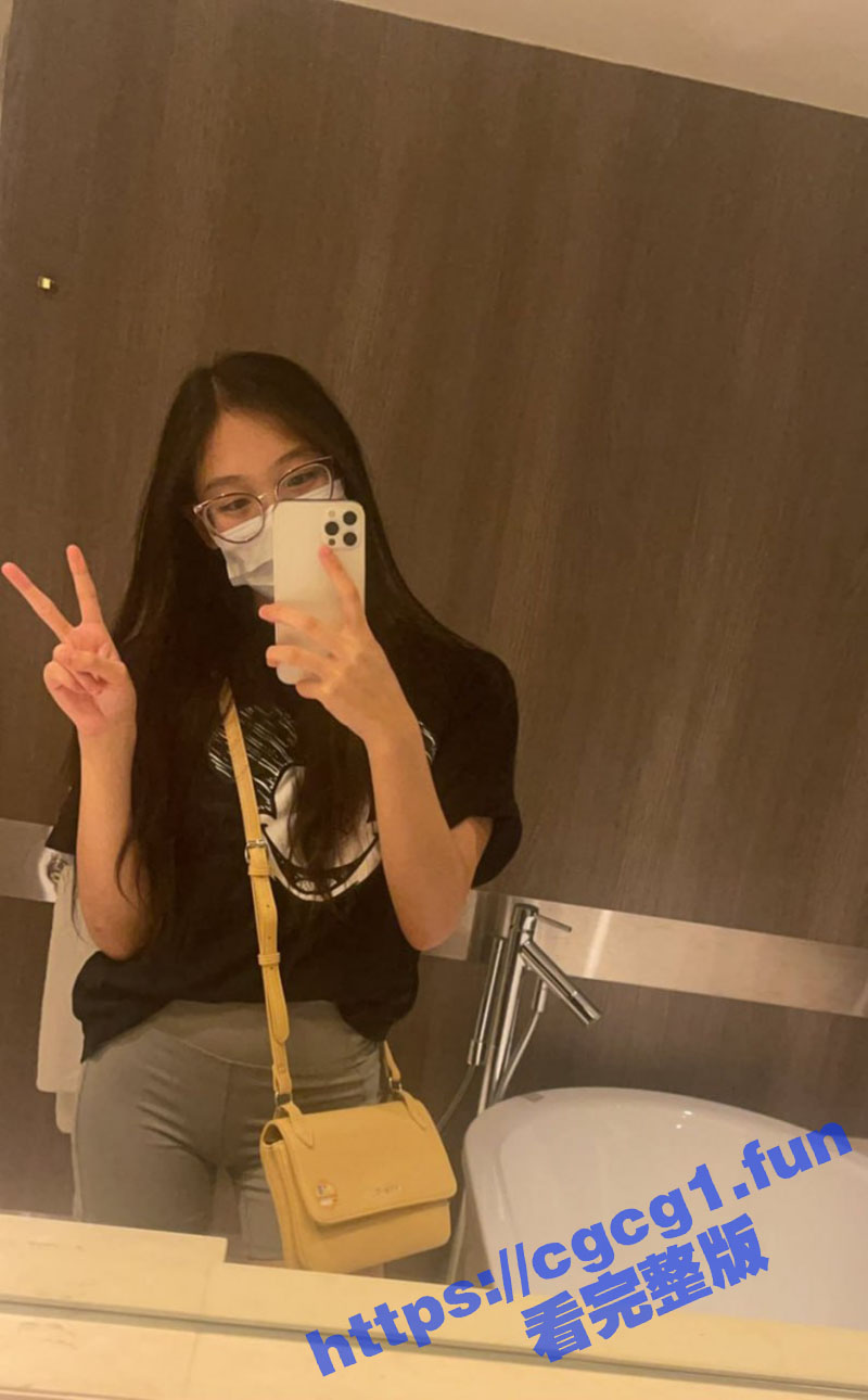 反差婊极品模特和富二代酒店约炮 甜美小花生可爱高颜值 身材极品大长腿太诱人了