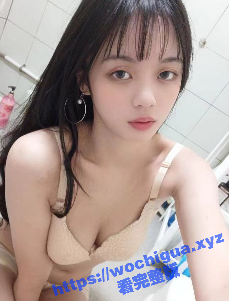 校花级美女袁冰冰性爱视频泄密 在飞驰的动车的厕所上刺激后入 趴在镜前感受男友的温存