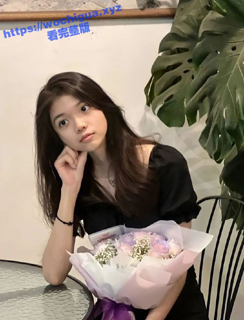 01年的清纯可爱女神 被男友调教野外漏出 观音坐莲视频流出 终极贫乳反差婊