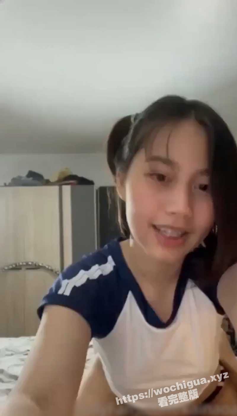 OnlyFans 情侣自拍分享 小情侣在家啪啪 清纯美眉吃鸡深喉上位全自动 被无套输出 内射！
