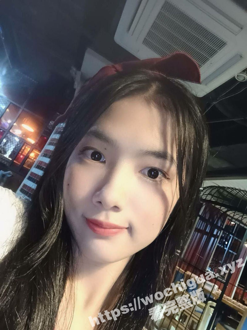 华南理工大学大一高材生眼镜妹江小佳 分手后遭渣男恶意报复 求复合不成曝光性爱视频很反差
