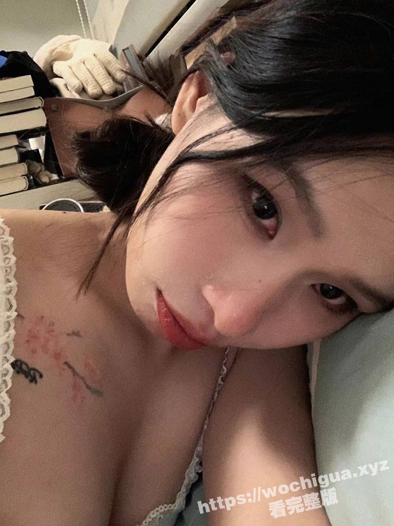 终于把媳妇闺蜜操了 多年打飞机幻想成真 无套内射浓精满溢 骚穴被干到淫水四溅